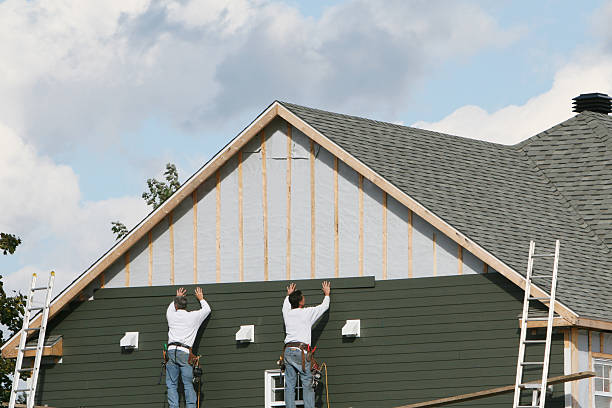 Professional Siding Installation technician working in Mifflin, PA